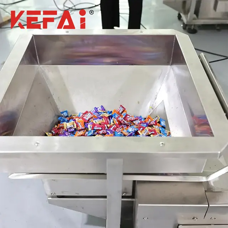 Dettaglio della confezionatrice per caramelle KEFAI 2