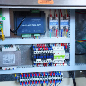 dettaglio della macchina confezionatrice per buste a soffietto - scatola elettrica di controllo PLC